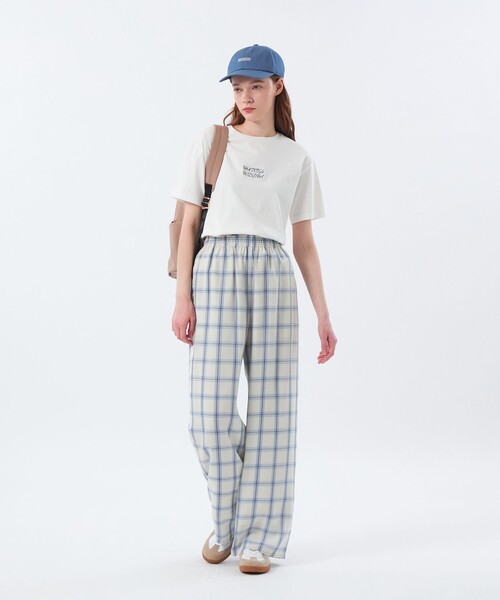 MACKINTOSH PHILOSOPHY（ﾏｯｷﾝﾄｯｼｭ ﾌｨﾛｿﾌｨｰ）の「ライティングロゴ刺しゅうTシャツ（Tシャツ/カットソー・レディース・オフホワイト/ライトブルー/ベージュ・38）」の4枚目の写真