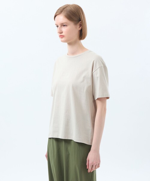 MACKINTOSH PHILOSOPHY（ﾏｯｷﾝﾄｯｼｭ ﾌｨﾛｿﾌｨｰ）の「ライティングロゴ刺しゅうTシャツ（Tシャツ/カットソー・レディース・オフホワイト/ライトブルー/ベージュ・38）」の8枚目の写真