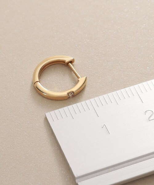COCOSHNIK(ココシュニック)の「K10ダイヤモンド 平打ち 中折れピアス(ピアス(両耳用)・レディース・アイボリー系・00)」の3枚目の写真