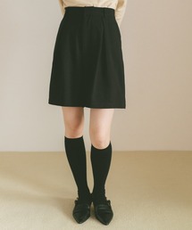 タックショートパンツ