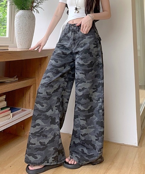 SHEENA(シーナ)の「カモフラ柄バギーワイドパンツ(デニムパンツ・レディース・グレー・S/M/L)」の1枚目の写真