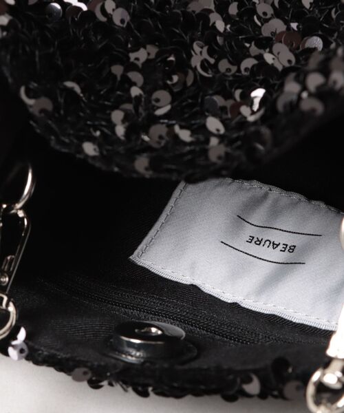 Beau're(ヴュレ)の「BEAURE Sequined Mini ショルダー Bag(ショルダーバッグ・レディース・シルバー/ブラック・FREE)」の17枚目の写真