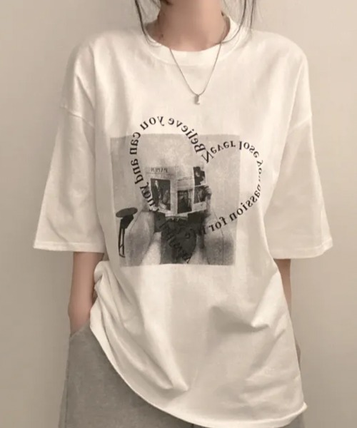 NANAHACHI(ナナハチ)の「ハート文字プリント ボクシー 半袖Tシャツ(Tシャツ/カットソー・レディース・アイボリー/ブラック・FREE)」の1枚目の写真