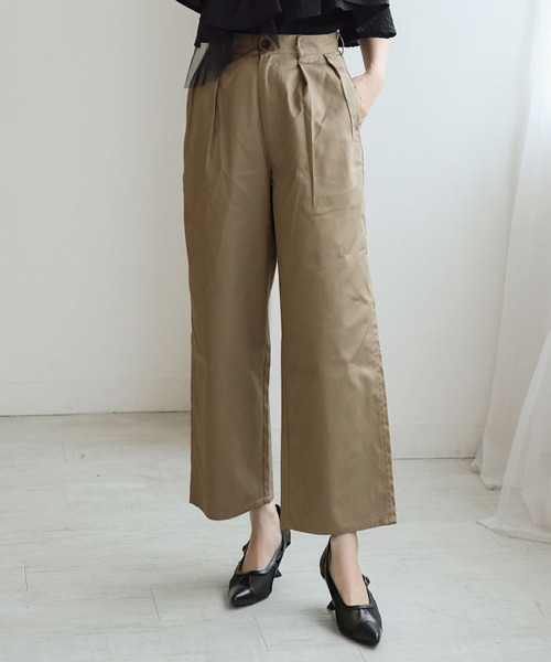 【極美品✨23ss】サイ ツータックチノトラウザーパンツ ベージュ コットン 極美品✨23ss】サイ ツータックチノトラウザーパンツ ベージュ