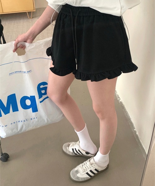 Jasmine Grandiflorum（ジャスミングランディフローラム）の「【Jasmine】裾フリルスウェットショートパンツ（その他パンツ・レディース・ブラック/ライトグレー・FREE）」の3枚目の写真