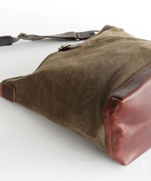 ARTS & CRAFTS(アーツアンドクラフト)の「アーツアンドクラフツ / AGING CANVAS エイジングキャンバス / ONE STRAP CARRY ALL ワンストラップキャリーオール(ショルダーバッグ・メンズ・オリーブ/タン・FREE)」の8枚目の写真