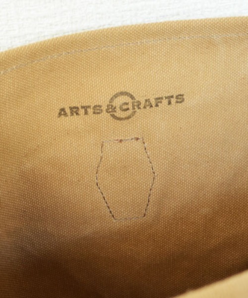ARTS & CRAFTS(アーツアンドクラフト)の「アーツアンドクラフツ / AGING CANVAS エイジングキャンバス / ONE STRAP CARRY ALL ワンストラップキャリーオール(ショルダーバッグ・メンズ・オリーブ/タン・FREE)」の6枚目の写真