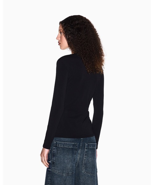ARMANI EXCHANGE(アルマーニエクスチェンジ)の「【A|X アルマーニ エクスチェンジ】AXロゴ 長袖クルーネックTシャツ/SLIM(Tシャツ/カットソー・レディース・ホワイト/ブラック・LARGE/X-SMALL/X-LARGE/SMALL/MEDIUM)」の8枚目の写真