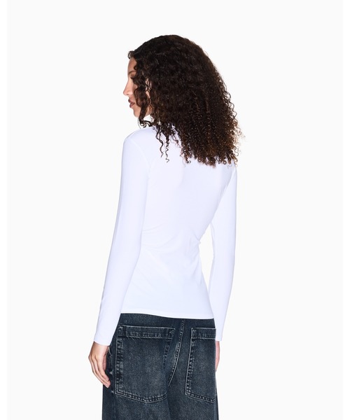ARMANI EXCHANGE(アルマーニエクスチェンジ)の「【A|X アルマーニ エクスチェンジ】AXロゴ 長袖クルーネックTシャツ/SLIM(Tシャツ/カットソー・レディース・ホワイト/ブラック・LARGE/X-SMALL/X-LARGE/SMALL/MEDIUM)」の6枚目の写真