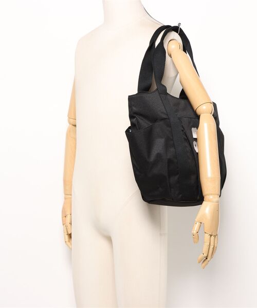 （NORIページ）グラデーションロゴ刺繍トート（ラテ） グラデーションロゴ刺繍 トート | MARY QUANT（マリークワント