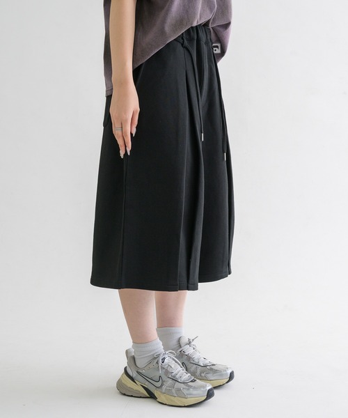 EPNK（イーピーエヌケー）の「【EPNK】Vertical tuck  sweat shorts / バーティカルタックスウェットショーツ（スウェットパンツ・メンズ・グレー/ブラック・SMALL/MEDIUM/LARGE）」の18枚目の写真