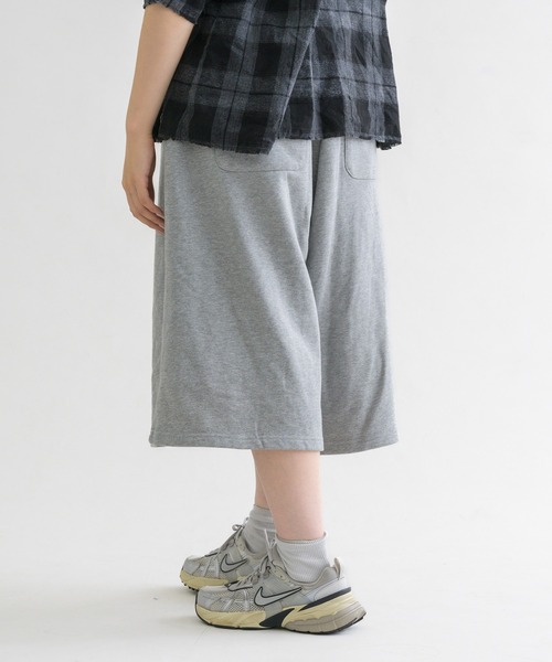 EPNK（イーピーエヌケー）の「【EPNK】Vertical tuck  sweat shorts / バーティカルタックスウェットショーツ（スウェットパンツ・メンズ・グレー/ブラック・SMALL/MEDIUM/LARGE）」の6枚目の写真