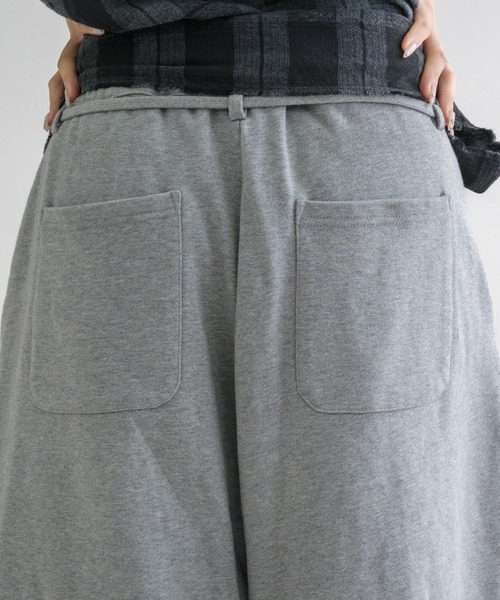 EPNK（イーピーエヌケー）の「【EPNK】Vertical tuck  sweat shorts / バーティカルタックスウェットショーツ（スウェットパンツ・メンズ・グレー/ブラック・SMALL/MEDIUM/LARGE）」の14枚目の写真