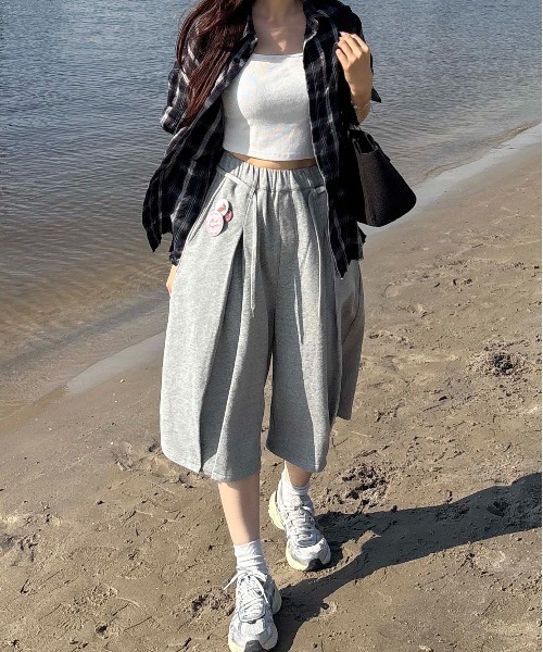 EPNK（イーピーエヌケー）の「【EPNK】Vertical tuck  sweat shorts / バーティカルタックスウェットショーツ（スウェットパンツ・メンズ・グレー/ブラック・SMALL/MEDIUM/LARGE）」の15枚目の写真