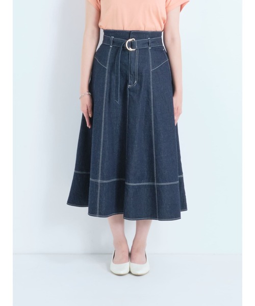 COHINA(コヒナ)の「ベルト付きデニムフレアスカート 【低身長・小柄女性】(デニムスカート・レディース・ネイビー・XS-Regular)」の3枚目の写真