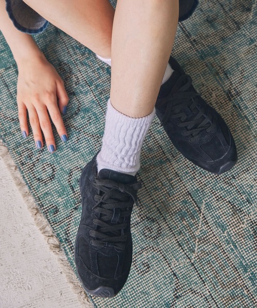 MOHI(モヒ)の「MOHI/モヒ ナチュラルスエードレースアップスニーカー(スニーカー・レディース・ブラック/モカ/ベージュ・24.5cm/24cm/23.5cm/23cm/22.5cm)」の4枚目の写真