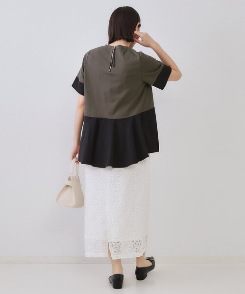 OPAQUE.CLIP（オペークドットクリップ）の「配色フハクドッキングペプラムトップス【洗濯機洗い可/抗ピル】（Tシャツ/カットソー・レディース・ホワイト系5/チャコール/ベージュ系4・38/40/42）」の6枚目の写真