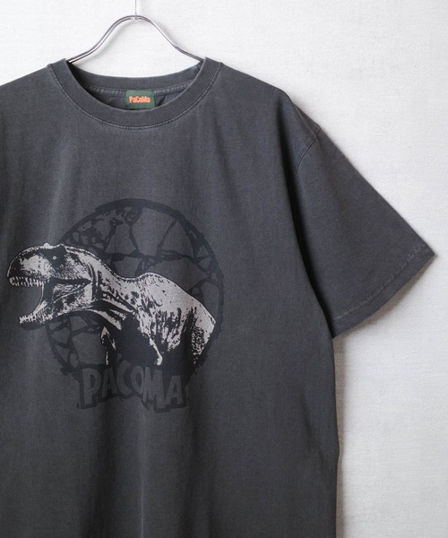 INNOCENT（イノセント）の「【PaCoMa/パコマ】Tyranno saurus TEE (ADULT) ティラノサウルス Tシャツ 大人用（Tシャツ/カットソー・メンズ・スミクロ/サックスブルー/オフホワイト/ライトグレー・MEDIUM/LARGE/X-LARGE）」の5枚目の写真