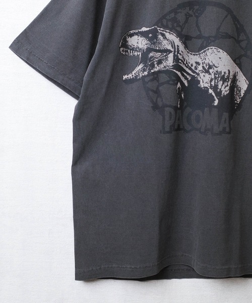 INNOCENT（イノセント）の「【PaCoMa/パコマ】Tyranno saurus TEE (ADULT) ティラノサウルス Tシャツ 大人用（Tシャツ/カットソー・メンズ・スミクロ/サックスブルー/オフホワイト/ライトグレー・MEDIUM/LARGE/X-LARGE）」の8枚目の写真