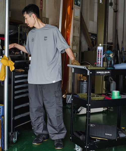 GORDON MILLER（ゴードンミラー）の「GORDON MILLER WORKS_UTILITY  ドライ S/S Tシャツ（Tシャツ/カットソー・メンズ・モスグリーン/グレイッシュベージュ・1/2/0）」の4枚目の写真