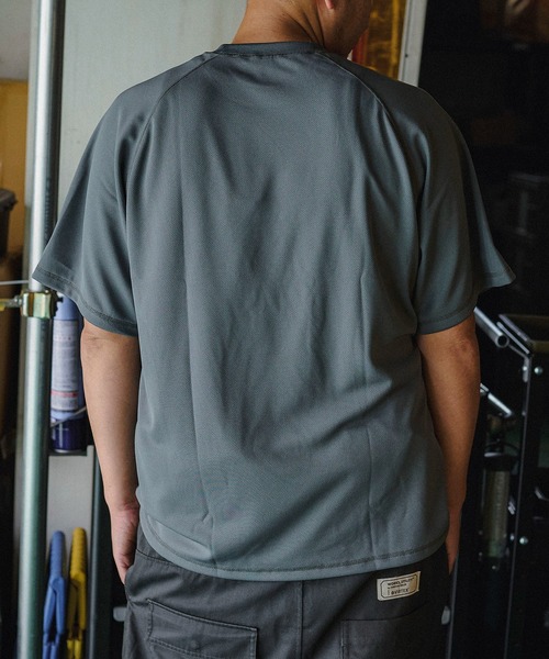 GORDON MILLER（ゴードンミラー）の「GORDON MILLER WORKS_UTILITY  ドライ S/S Tシャツ（Tシャツ/カットソー・メンズ・モスグリーン/グレイッシュベージュ・1/2/0）」の6枚目の写真