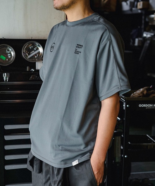 GORDON MILLER（ゴードンミラー）の「GORDON MILLER WORKS_UTILITY  ドライ S/S Tシャツ（Tシャツ/カットソー・メンズ・モスグリーン/グレイッシュベージュ・1/2/0）」の5枚目の写真
