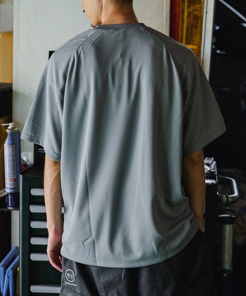 GORDON MILLER（ゴードンミラー）の「GORDON MILLER WORKS_UTILITY  ドライ S/S Tシャツ（Tシャツ/カットソー・メンズ・モスグリーン/グレイッシュベージュ・1/2/0）」の3枚目の写真