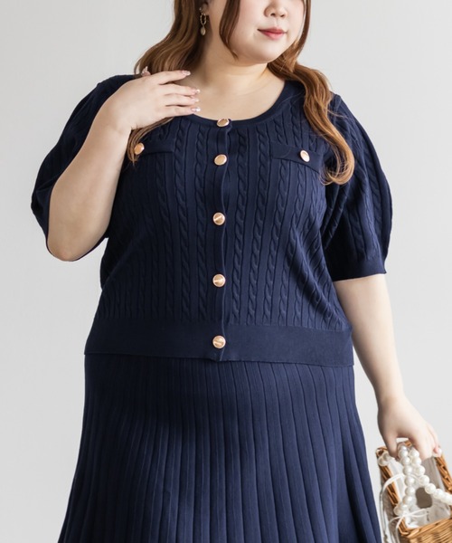 CLETTE(クレット)の「CLETTEオリジナルゴールドボタン半袖ケーブルカーディガン(カーディガン/ボレロ・レディース・グレー/ネイビー・LL/3L/4L)」の6枚目の写真