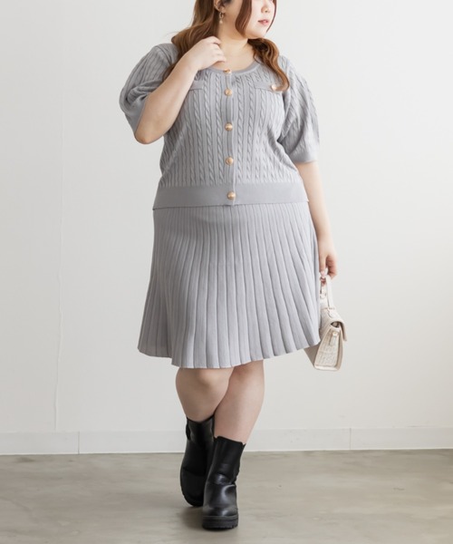 CLETTE(クレット)の「CLETTEオリジナルゴールドボタン半袖ケーブルカーディガン(カーディガン/ボレロ・レディース・グレー/ネイビー・LL/3L/4L)」の11枚目の写真