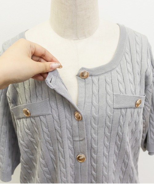 CLETTE(クレット)の「CLETTEオリジナルゴールドボタン半袖ケーブルカーディガン(カーディガン/ボレロ・レディース・グレー/ネイビー・LL/3L/4L)」の16枚目の写真