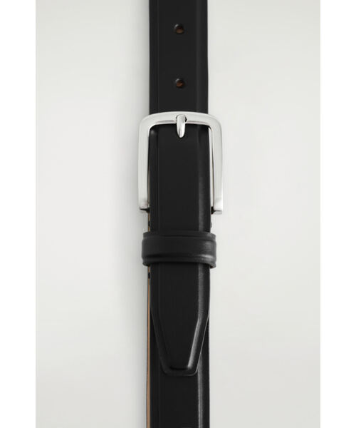 COS（コス）の「エンボスレザーベルト（ベルト・メンズ・ブラック/ダークブラウン・S/M/L/XS）」の7枚目の写真