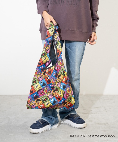 FRUIT OF THE LOOM（フルーツオブザルーム）の「【FRUIT OF THE LOOM】SESAME STREET×FTL エコバッグ/セサミコラボ（エコバッグ/サブバッグ・メンズ・アイボリー/パープル/ライトグレー・FREE）」の4枚目の写真