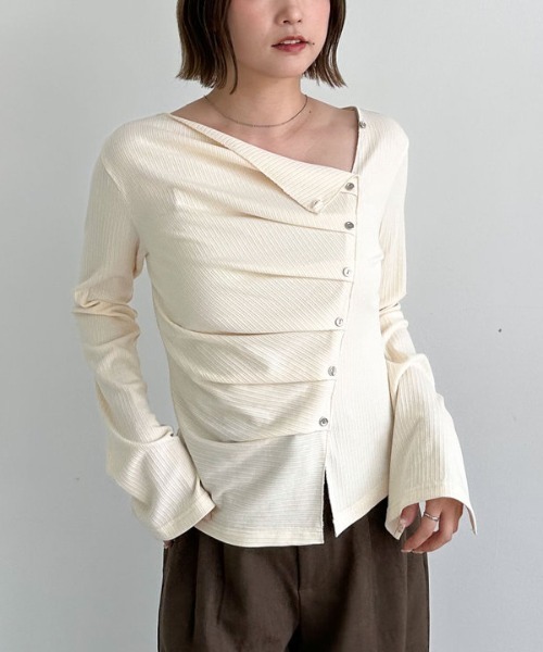 archives（アルシーヴ）の「２ｗａｙアシメボタンカットＴＯＰＳ（Tシャツ/カットソー・レディース・チャコールグレー/アイボリー/ブラック/モカ・MEDIUM）」の3枚目の写真