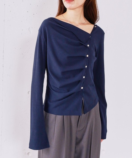 archives（アルシーヴ）の「２ｗａｙアシメボタンカットＴＯＰＳ（Tシャツ/カットソー・レディース・チャコールグレー/アイボリー/ブラック/モカ・MEDIUM）」の10枚目の写真