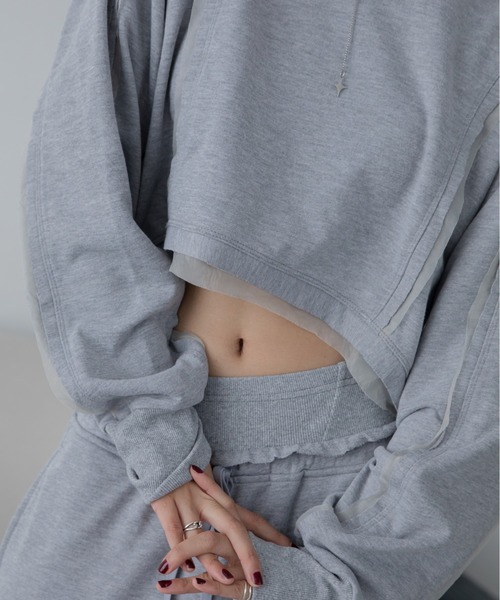 VACANCY（ヴァカンシー）の「チュール切替ショート丈スウェットトップス（スウェット・レディース・オフホワイト/グレー/チャコールグレー・FREE）」の16枚目の写真