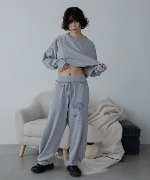 VACANCY（ヴァカンシー）の「チュール切替ショート丈スウェットトップス（スウェット・レディース・オフホワイト/グレー/チャコールグレー・FREE）」の13枚目の写真