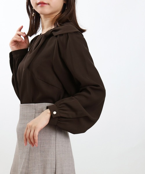 ASTORIA ODIER(アストリアオディール)の「とろみアシメ肩リボンブラウス(シャツ/ブラウス・レディース・イエロー/ホワイト/ブラウン/ピンクベージュ・MEDIUM)」の20枚目の写真