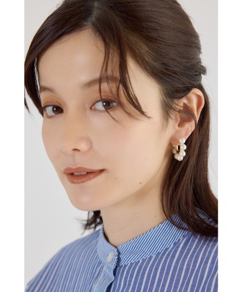RODEO CROWNS WIDE BOWL(ロデオクラウンズワイドボウル)の「フェイクパールフープピアス(ピアス(両耳用)・レディース・ゴールド・FREE)」の1枚目の写真