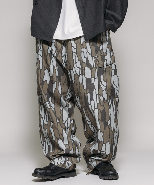 HINSON(ヒンソン)の「HINSON/ヒンソン 6pocket pants/6ポケット カモフラ カーゴパンツ(カーゴパンツ・メンズ・チャコールグレー/ブラウン・LARGE/SMALL/MEDIUM)」の2枚目の写真