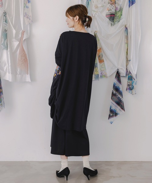 iS ScoLar（イズスカラー）の「553238：ネコと花の天の川柄 ドロストワンピース（ワンピース・レディース・ブラック/ベージュ/ネイビー・M）」の14枚目の写真