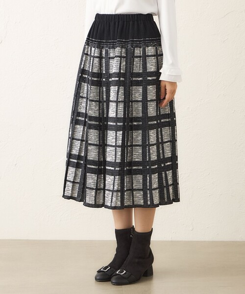 TO BE CHIC(トゥー ビー シック)の「ツイード調ジャカード スカート(スカート・レディース・チャコールグレー・38/40/42)」の2枚目の写真