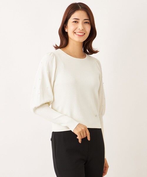 TO BE CHIC(トゥー ビー シック)の「ドットパールスリーブ ニット(ニット/セーター・レディース・グレー系その他2/グリーン系その他3/レッド系その他/ブラック/オフホワイト/ピンク系その他2・40/42)」の1枚目の写真