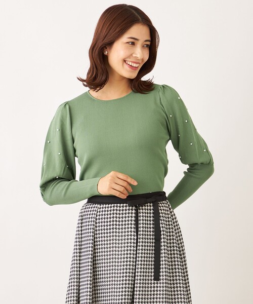TO BE CHIC(トゥー ビー シック)の「ドットパールスリーブ ニット(ニット/セーター・レディース・グレー系その他2/グリーン系その他3/レッド系その他/ブラック/オフホワイト/ピンク系その他2・40/42)」の4枚目の写真