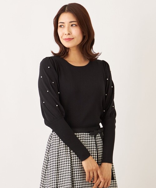 TO BE CHIC(トゥー ビー シック)の「ドットパールスリーブ ニット(ニット/セーター・レディース・グレー系その他2/グリーン系その他3/レッド系その他/ブラック/オフホワイト/ピンク系その他2・40/42)」の2枚目の写真