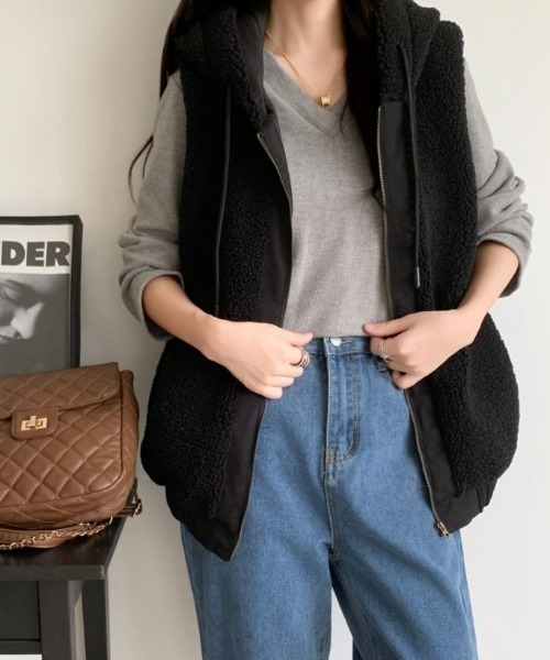ABITOKYO(アビトーキョー)の「フーディ付きボアベスト(ベスト・レディース・ブラック/ベージュ/モカ・XL/L/M)」の6枚目の写真
