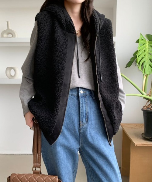 ABITOKYO(アビトーキョー)の「フーディ付きボアベスト(ベスト・レディース・ブラック/ベージュ/モカ・XL/L/M)」の7枚目の写真