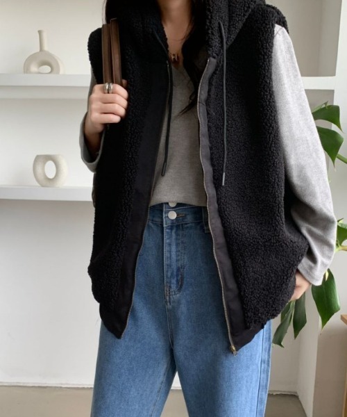 ABITOKYO(アビトーキョー)の「フーディ付きボアベスト(ベスト・レディース・ブラック/ベージュ/モカ・XL/L/M)」の11枚目の写真