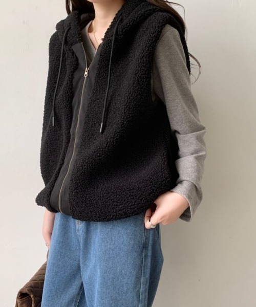 ABITOKYO(アビトーキョー)の「フーディ付きボアベスト(ベスト・レディース・ブラック/ベージュ/モカ・XL/L/M)」の12枚目の写真