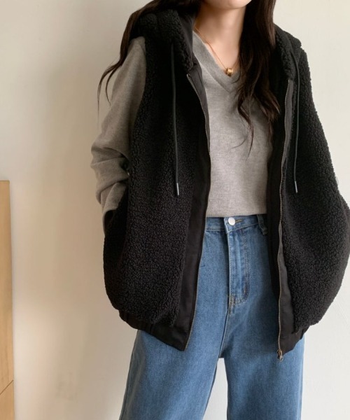 ABITOKYO(アビトーキョー)の「フーディ付きボアベスト(ベスト・レディース・ブラック/ベージュ/モカ・XL/L/M)」の13枚目の写真