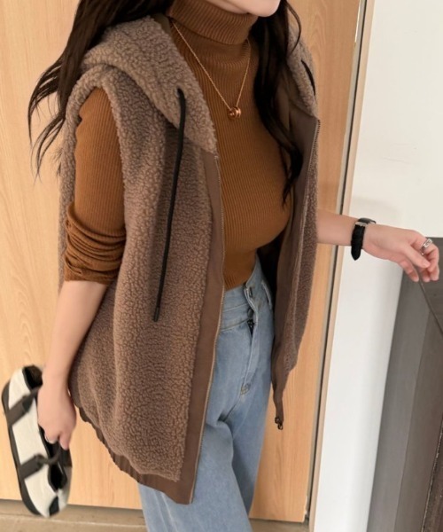 ABITOKYO(アビトーキョー)の「フーディ付きボアベスト(ベスト・レディース・ブラック/ベージュ/モカ・XL/L/M)」の21枚目の写真